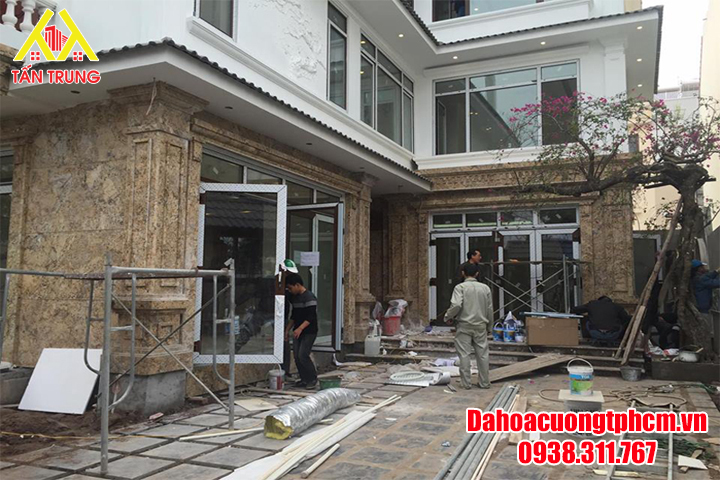 The manh dich vu thi cong da hoa cuong cua Tan Trung