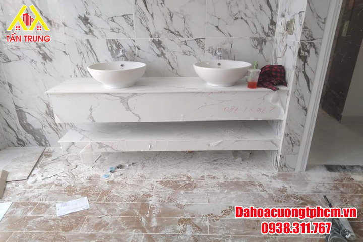 thi cong ban lavabo da hoa cuong nhu the nao